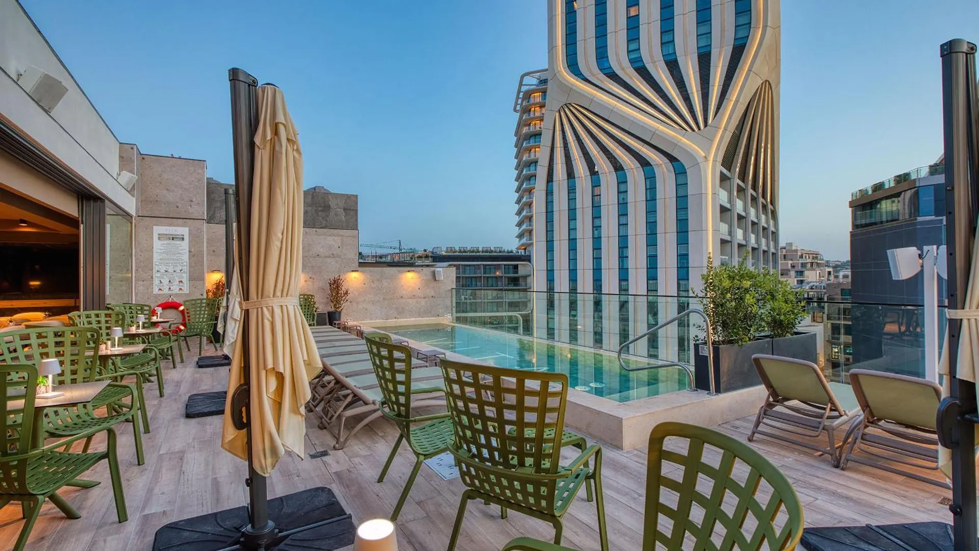 Vita Hotel St. Julian's 3*,