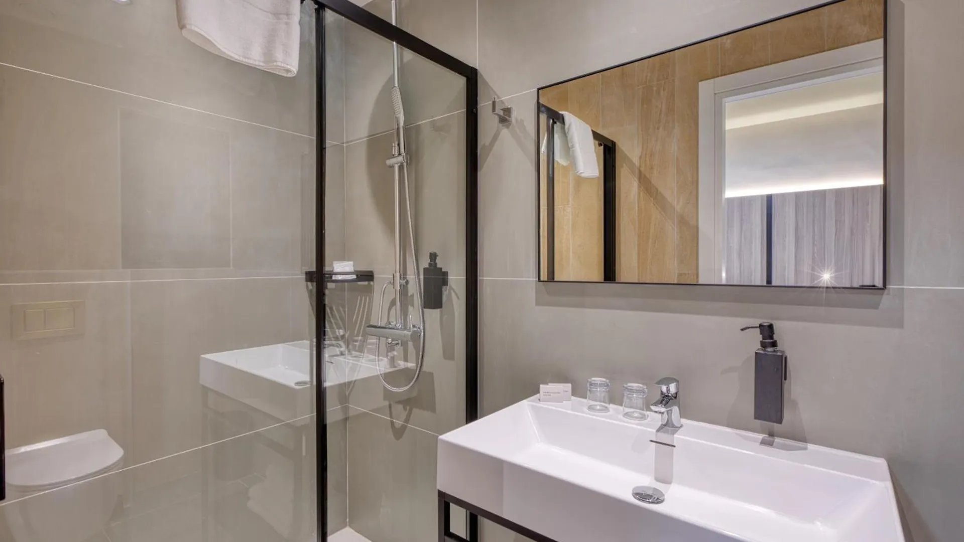 Vita Hotel St. Julian's 3*,